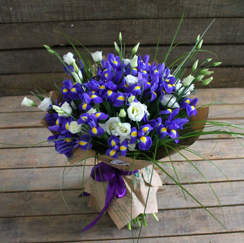 Как сделать и кому подарить букет из ирисов
