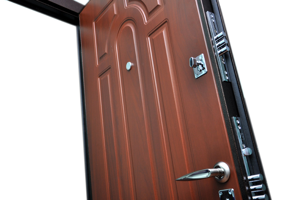 Преимущества и недостатки входных металлических дверей